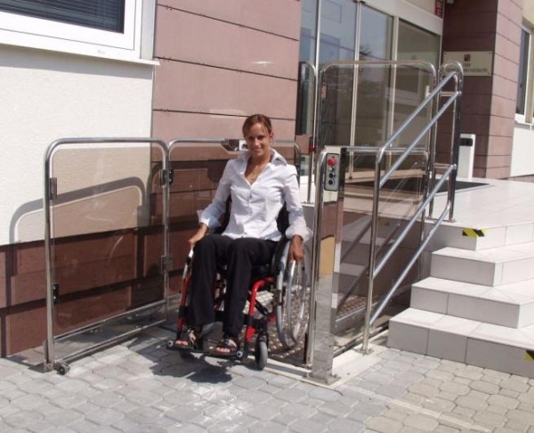 Vertikalūs neįgaliųjų keltuvai “Z400”