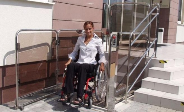 Vertikalūs neįgaliųjų keltuvai “Z400”